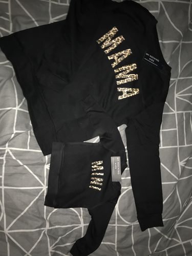 Customer photo review of Mama & Mama's Girl Leopard Sweatshirts Black (MRK X)