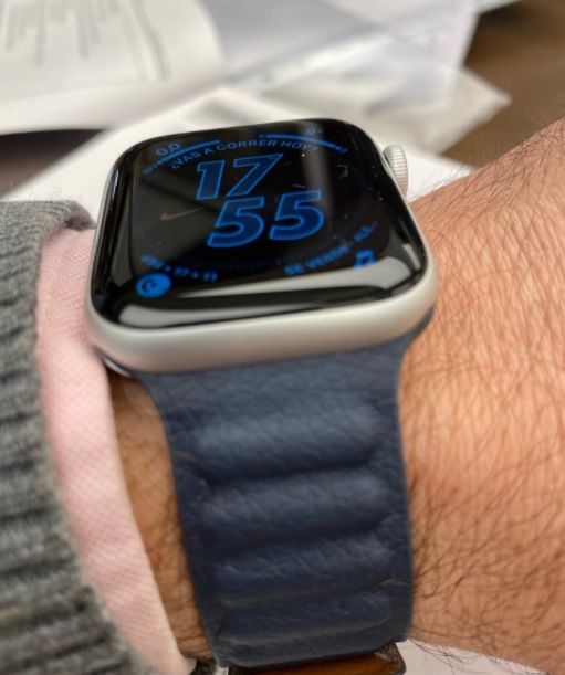 Customer photo review of Leather Link Magnetic Strap for Apple Watch