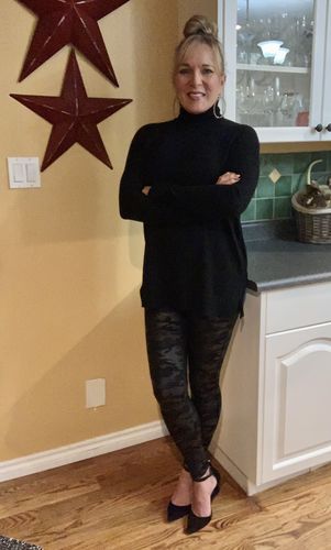 Customer photo review of Jolie Cashmere Turtleneck (Black)