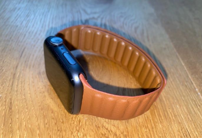 Customer photo review of Leather Link Magnetic Strap for Apple Watch