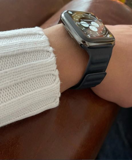 Customer photo review of Leather Link Magnetic Strap for Apple Watch