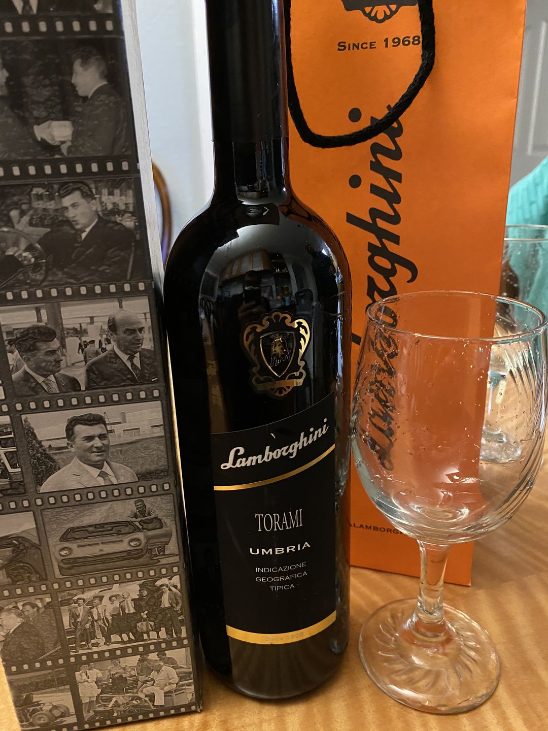 Customer photo review of Lamborghini: Torami Umbria Red with Gift Set