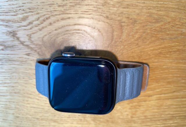 Customer photo review of Leather Link Magnetic Strap for Apple Watch
