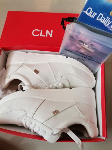 Customer photo review of Redwood Flat Sneakers