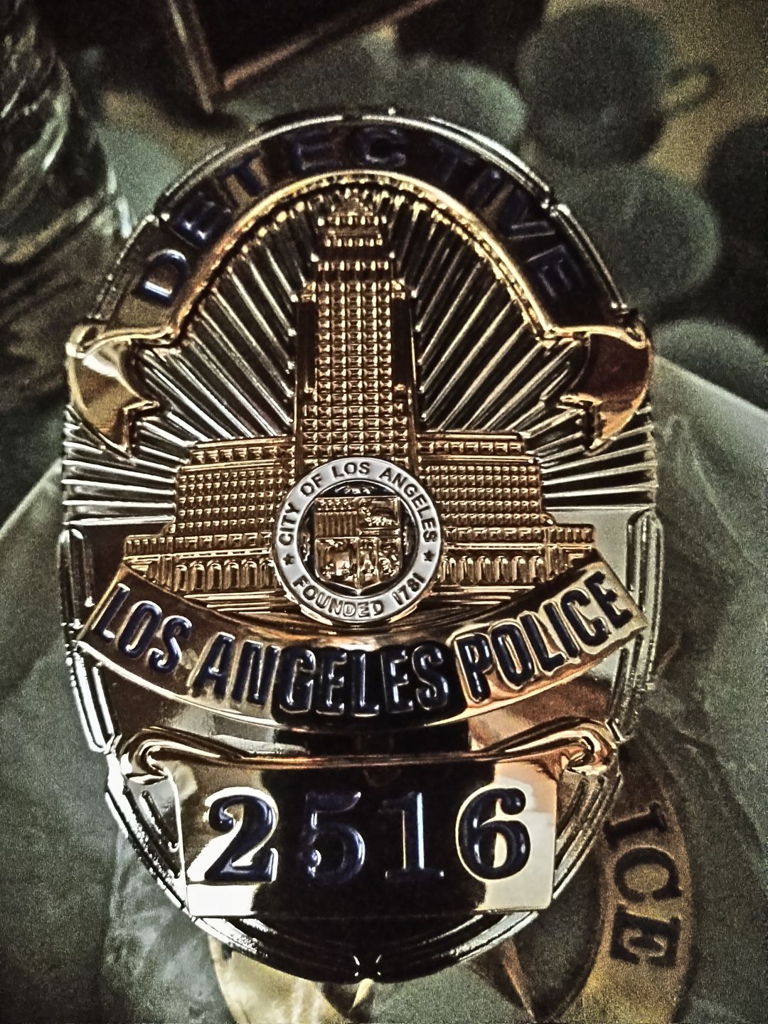 Customer photo review of LAPD Los Angeles Police Detective Badge Solid Copper Replica Movie Props With Number 2516