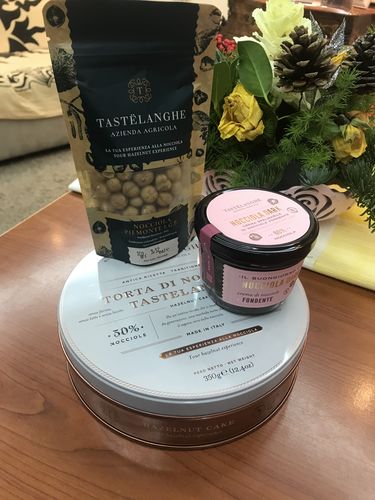 Customer photo review of Torta di Nocciole Tastëlanghe (Box Torta)