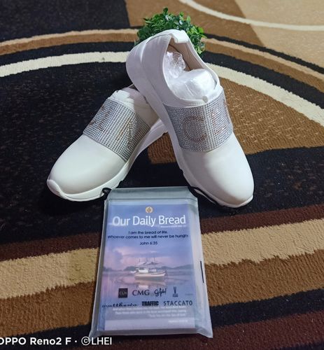 Customer photo review of Rockville Flat Sneakers