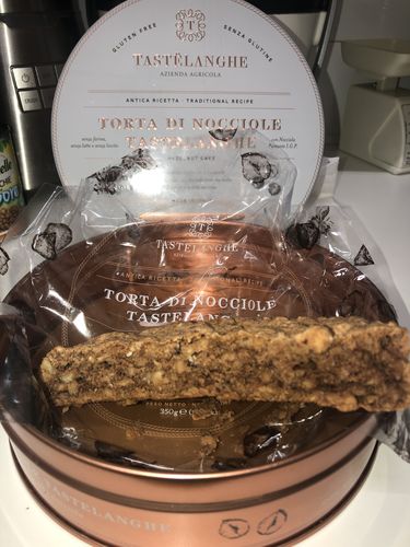 Customer photo review of Torta di Nocciole Tastëlanghe (Box Torta)