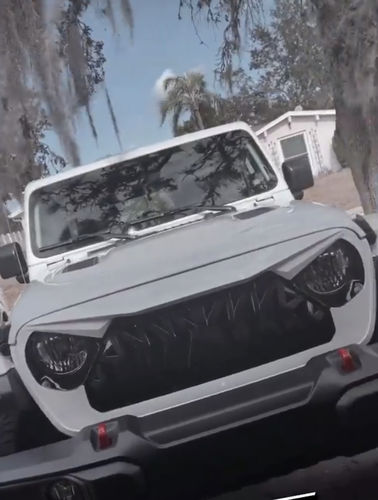 Customer photo review of Shark Grille - White & Black for 18-21 Jeep Wrangler JL & Gladiator JT