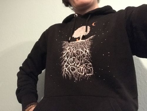 Customer photo review of KNOW YOUR ROOTS - Bio Unisex Hoodie (PREMIUM)