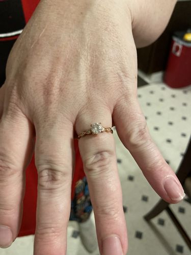 Customer photo review of Louily Rose Gold Round Cut Engagement Ring