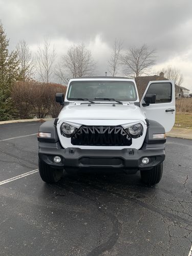 Customer photo review of Shark Grille - White & Black for 18-21 Jeep Wrangler JL & Gladiator JT