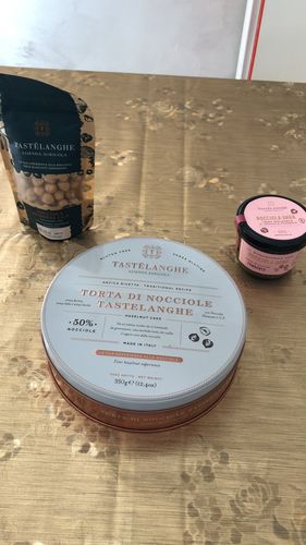 Customer photo review of Torta di Nocciole Tastëlanghe + Crema di Nocciole + Confezione Nocciola "Tostata"