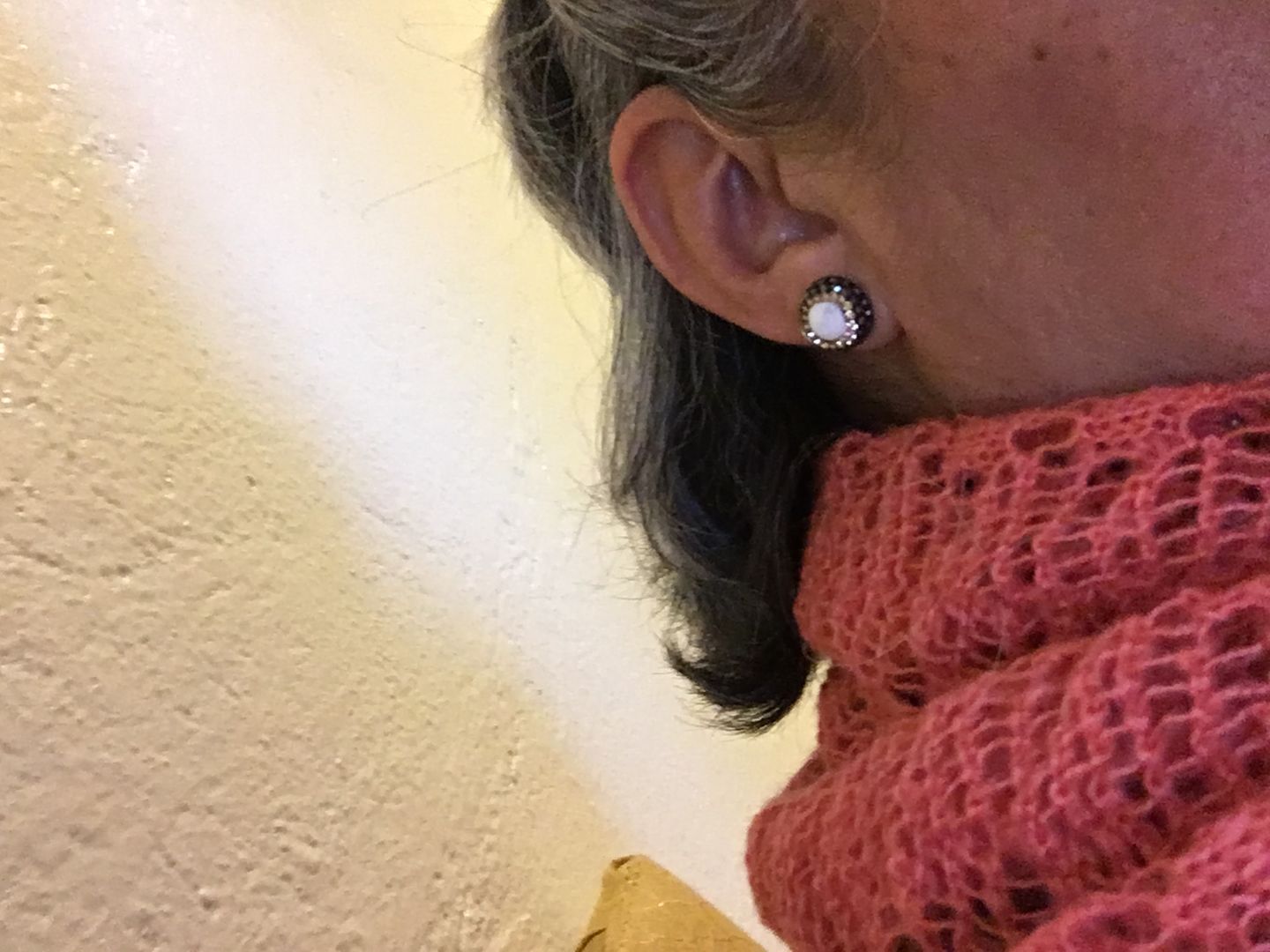 Customer photo review of Broquel piedra y cristales