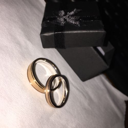 Customer photo review of Miniatura Italia Two Tone Wedding Rings