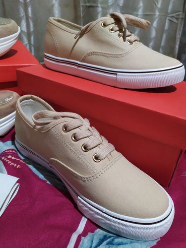 Customer photo review of Roselyn Flat Sneakers