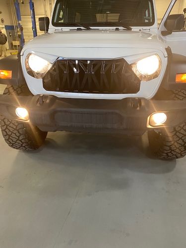 Customer photo review of Shark Grille - White & Black for 18-21 Jeep Wrangler JL & Gladiator JT