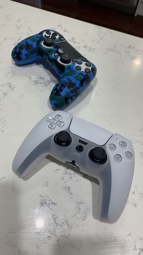 Customer photo review of Ravenous Crystal - PS5 Controller Skin