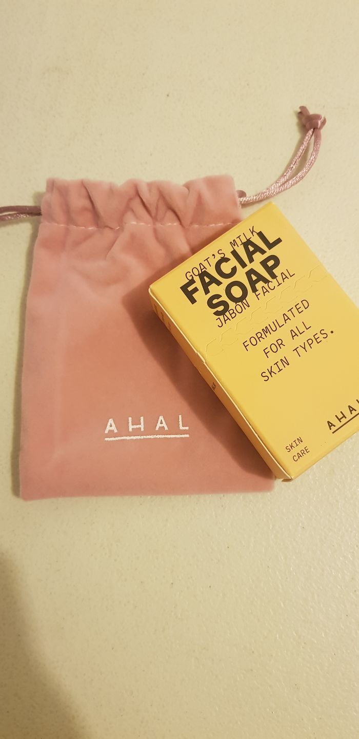 Customer photo review of Goat's Milk Facial Soap / Jabón Facial de Leche de Cabra