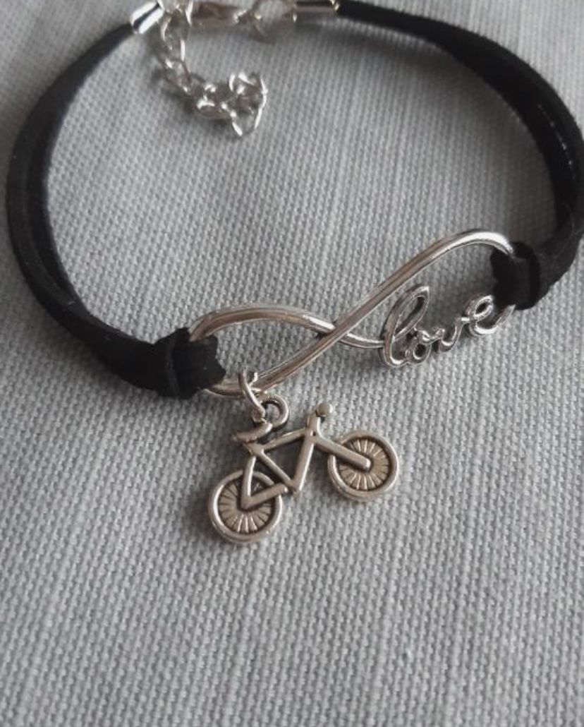 Customer photo review of Cycolinks Handmade Bicycle Love Bracelet