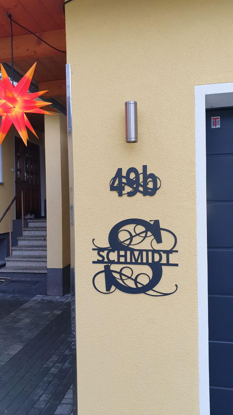 Customer photo review of Hausnummer "Ornamental Style" passend zum Hausnummern-Monogramm (personalisierbar)