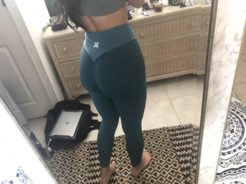 Dalena S. review of Booty Lifting | Anti Cellulite Leggings image 1 out of 1