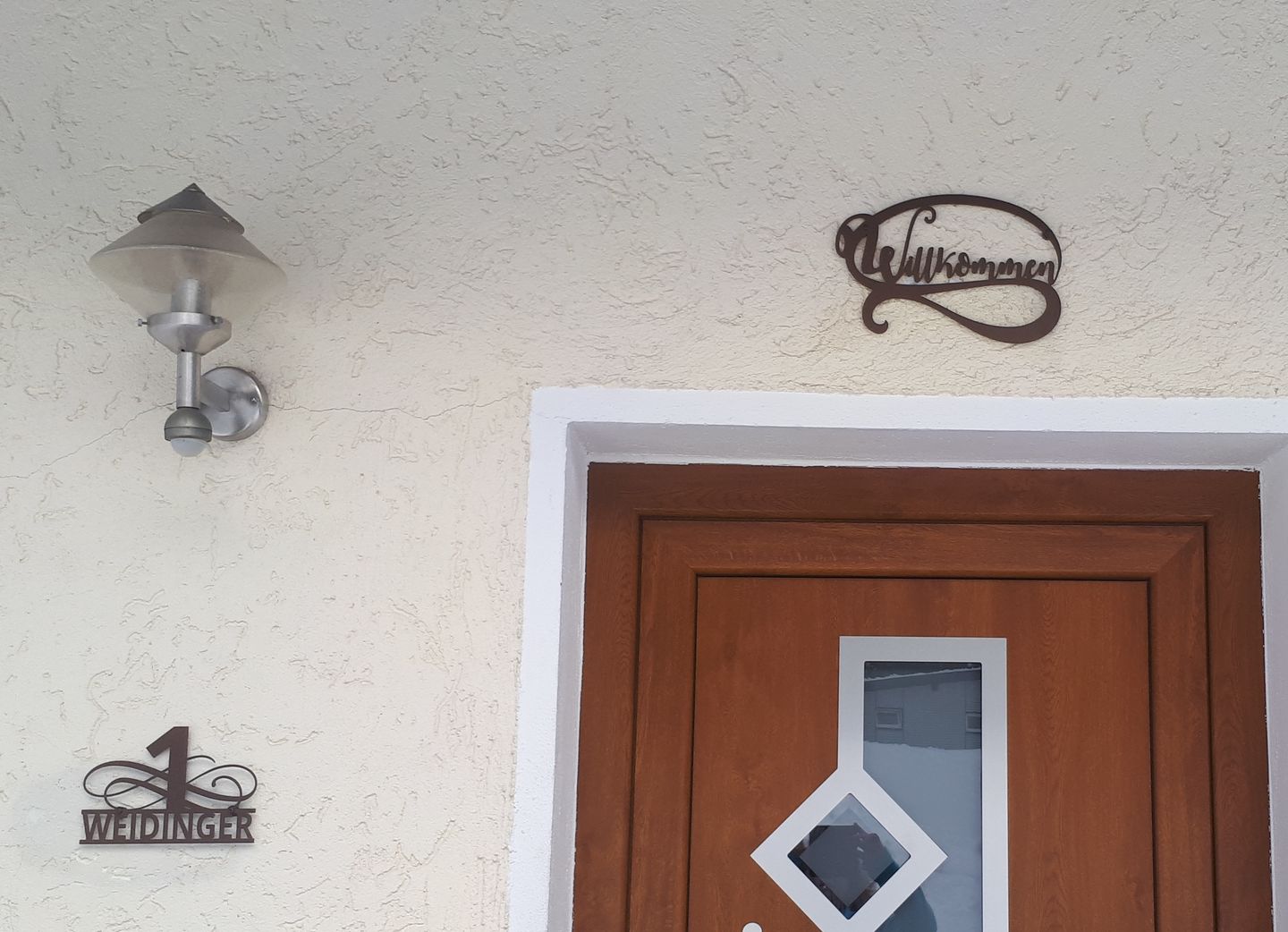 Customer photo review of Willkommens - Schriftzug - tolles Dekoobjekt aus hochwertigem Stahl für drinnen und draußen