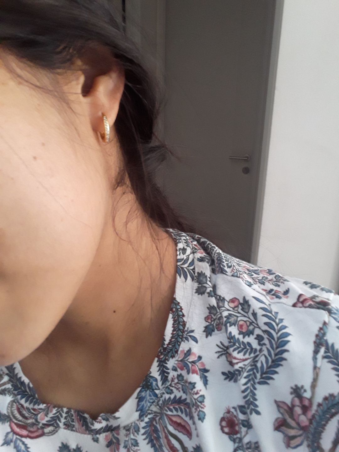 Customer photo review of ARGOLLAS LISAS CIRCONES BAÑADAS EN ORO 15MM