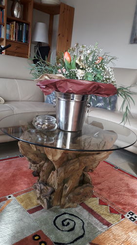 Customer photo review of Wurzelholz Couchtisch IKAL Tisch ink.Glasplatte Ø 80cm