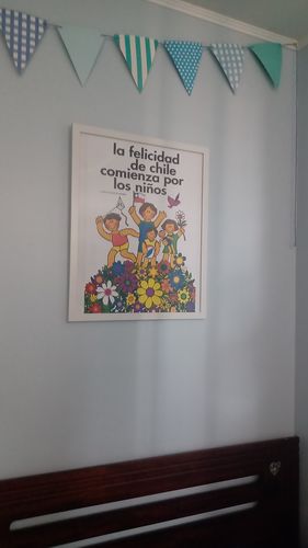 Customer photo review of Afiche / La felicidad de Chile comienza por los niños