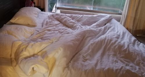 Customer photo review of Behrens White-Bed Sheet Set-Satin Stripe