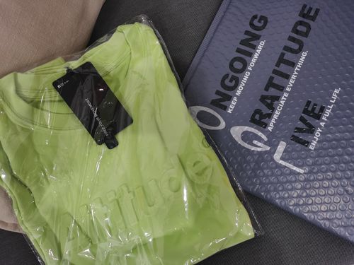 Customer photo review of Sepho Emboss S/S T-shirt-GreenYellow