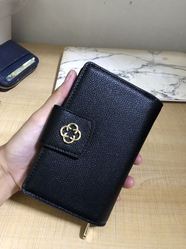 Customer photo review of Calanthe Wallet