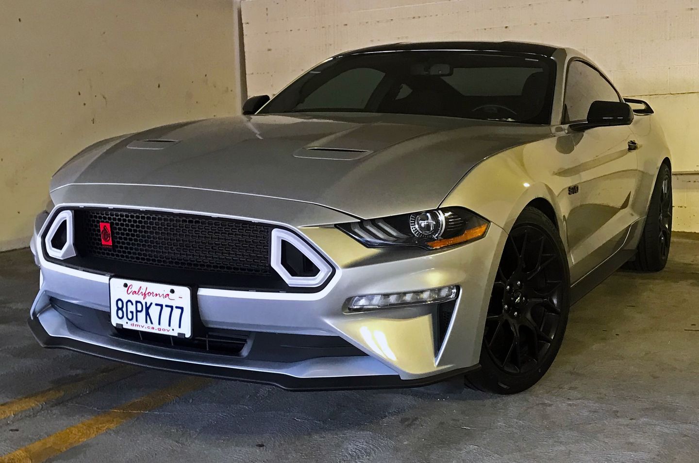 Customer photo review of R Spec Style Grille w/ LED DRL for 2018 - 2019 Ford Mustangs