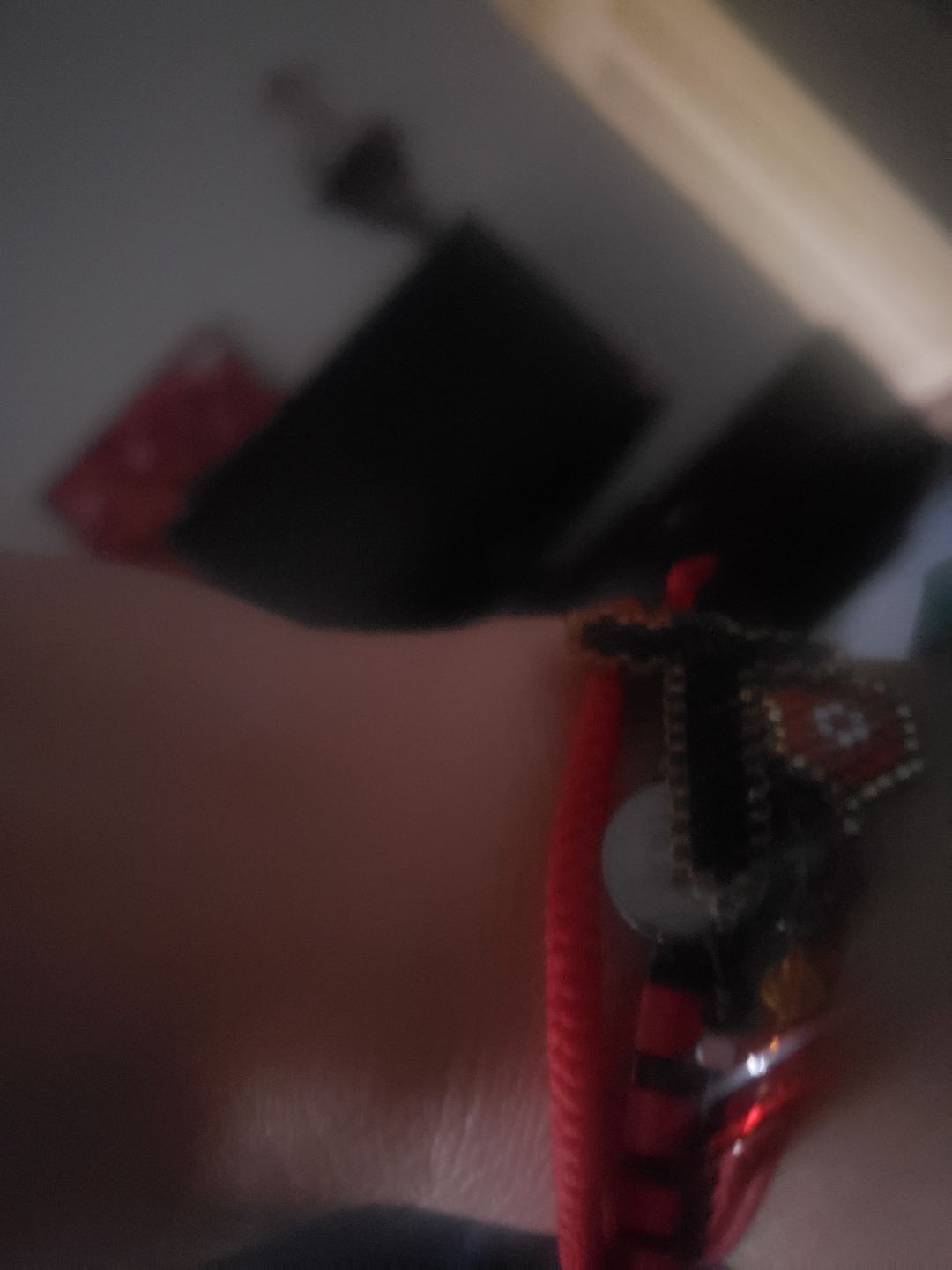 Customer photo review of Brazaletes Tibetanos Rojo x 2