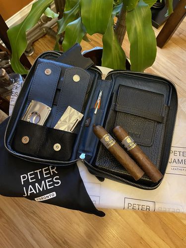 Customer photo review of Black & Blue Cigar Aficionado Handmade Leather Case