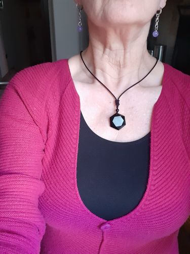 Customer photo review of Talismano "Esagono" in ossidiana nera