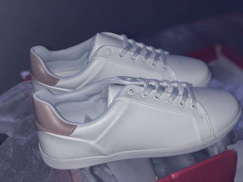 Customer photo review of Bowie Flat Sneakers