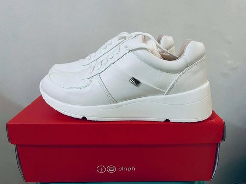 Customer photo review of Redwood Flat Sneakers