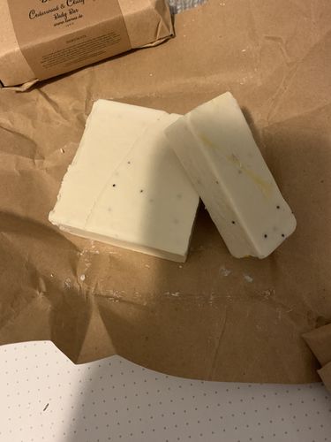 Customer photo review of Grüne Tonerde mit Lavendel- & Teebaumöl (Für normale & Mischhaut)