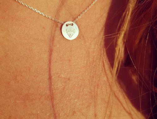 Customer photo review of Silber Lineart Love Halskette