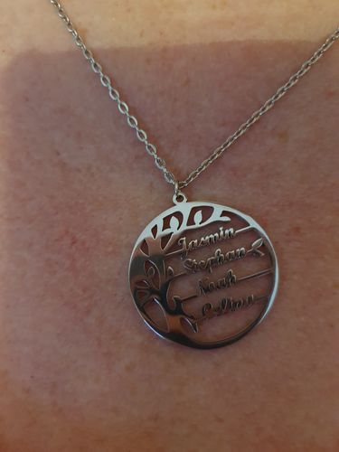 Customer photo review of LOANYA Lebensbaum Kette mit personalisierten Namen