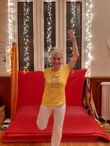 Customer photo review of 100% Organic Damen Shirt »Sorry but Yoga is not about touching your toes. It’s what you learn on the way down.«