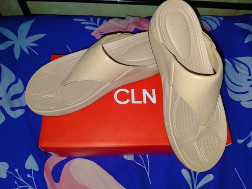 Customer photo review of Vernal Comfort Slides