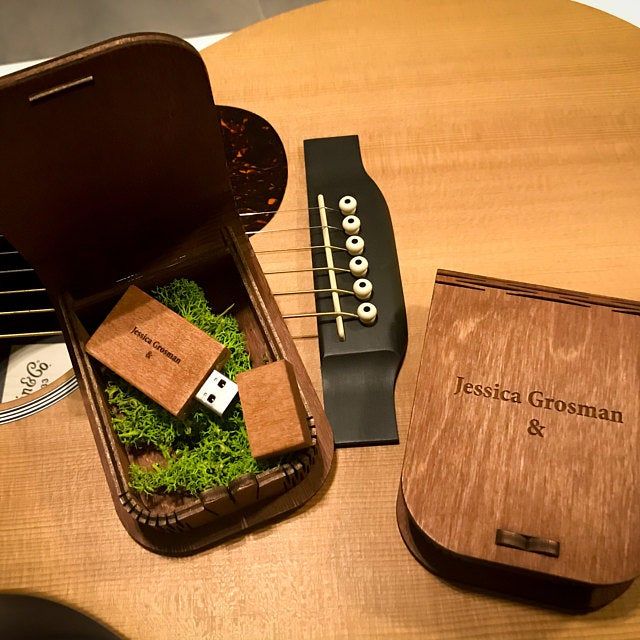 Customer photo review of Personalized USB Box with Wooden Flash Drive (option) for Wedding Photographers