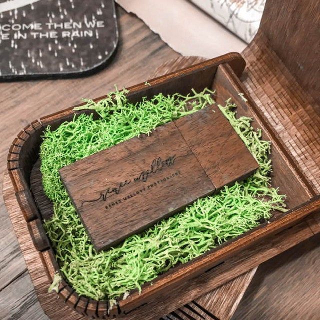 Customer photo review of Personalized USB Box with Wooden Flash Drive (option) for Wedding Photographers