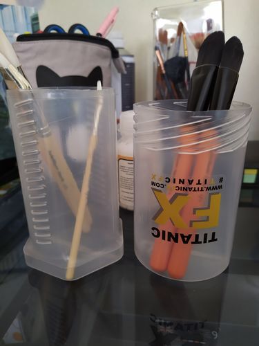 Customer photo review of Titanic FX Twist-up Brush / Tool Protector Case