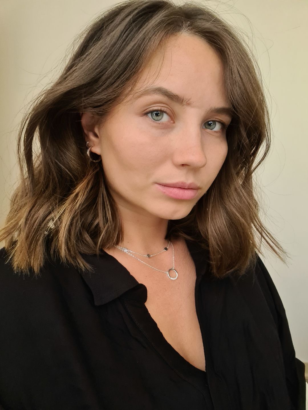 Customer photo review of ARGOLLAS LISAS CIRCONES BAÑADAS EN ORO BLANCO 18MM