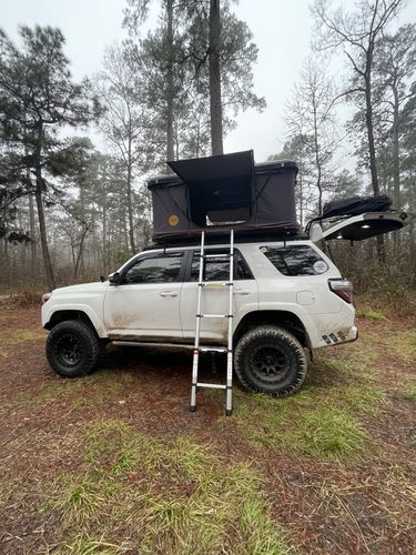 Customer photo review of Centori Pioneer Hard Shell Roof Top Tent