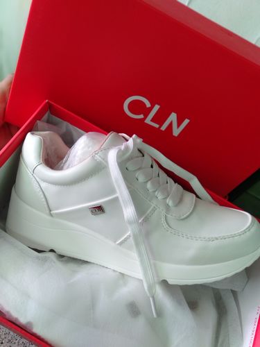 Customer photo review of Redwood Flat Sneakers